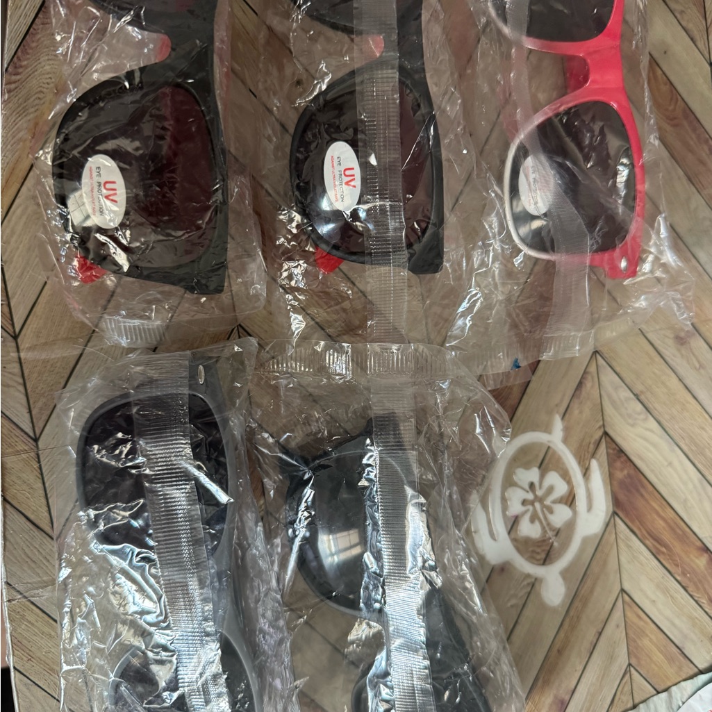 Brand New Sunglasses Set Brand New Sunglasses Set